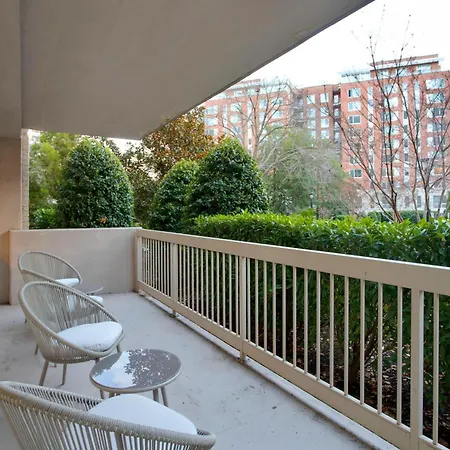 Stylish 2BR Apartment Close to DC Attractions